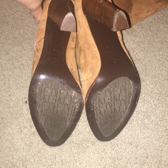 🎉HP🎉 DVF Brown Suede Rand Love Knot Heeled Boots - Picture 4 of 8